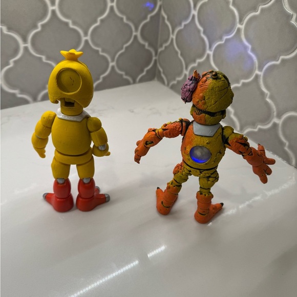 Five Nights at Freddy's anamatronic figures - Picture 2 of 5
